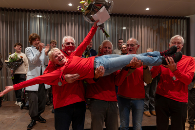 wethouder-rohen-met-roeiteam wethouder-rohen-met-roeiteam